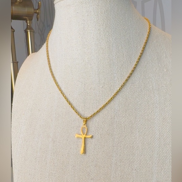 Gorgeous 18kt gold plated ANKH on 17” chain WATERPROOF 💫 - Picture 4 of 7